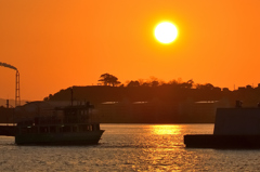 洞海湾2020　1月-5　夕陽と渡船出港中