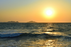 鐘岬2021　冬の海　夕陽と寄せる波
