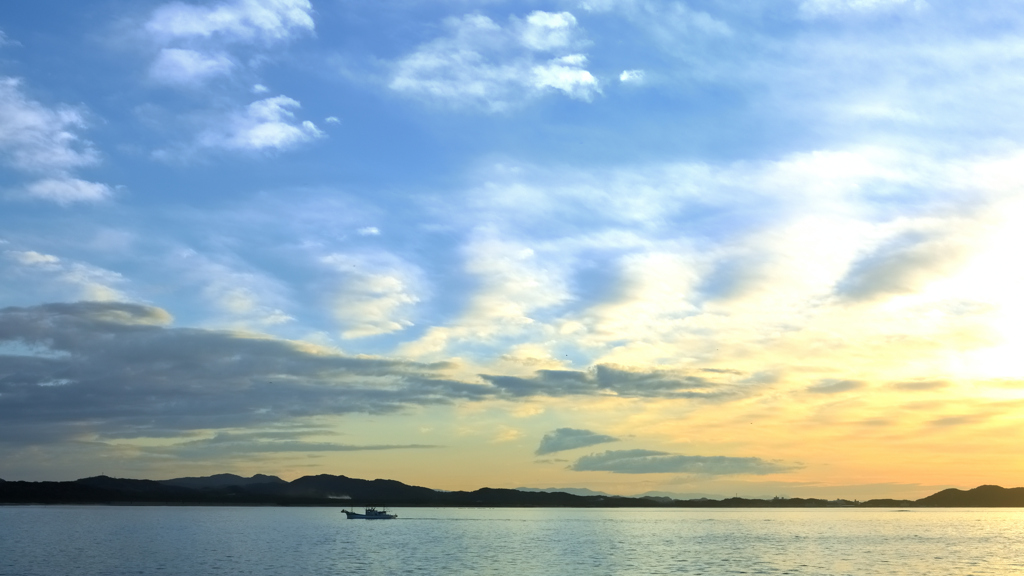 鐘岬2022　12月-01　さつき松原と冬の放射雲