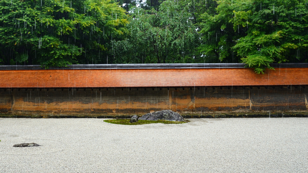 龍安寺2022　7月-2 雨の石庭　油土塀