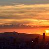 Ｋ市2022　8月-1　石峰山とタワマンの夕景