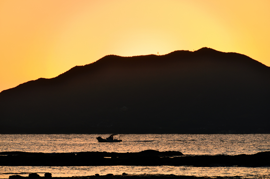 狩尾岬2020　12月-1　夕景の帰港