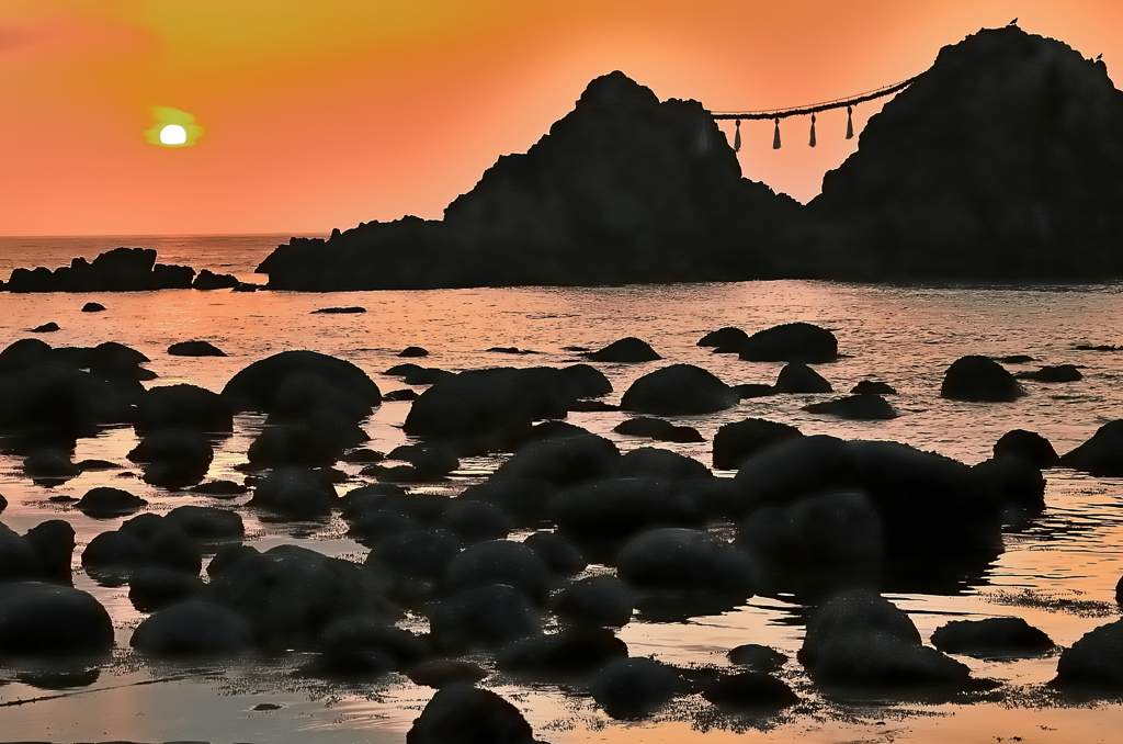櫻井二見が浦2022　6月-2　夕陽と夫婦岩