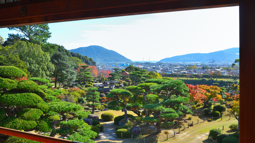毛利氏庭園2024　11月-02　本邸縁側より