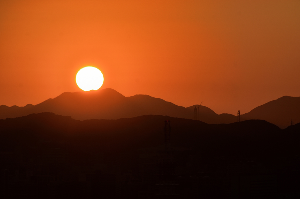 Ｋ市2021　10月-3　夕陽と孔大寺山