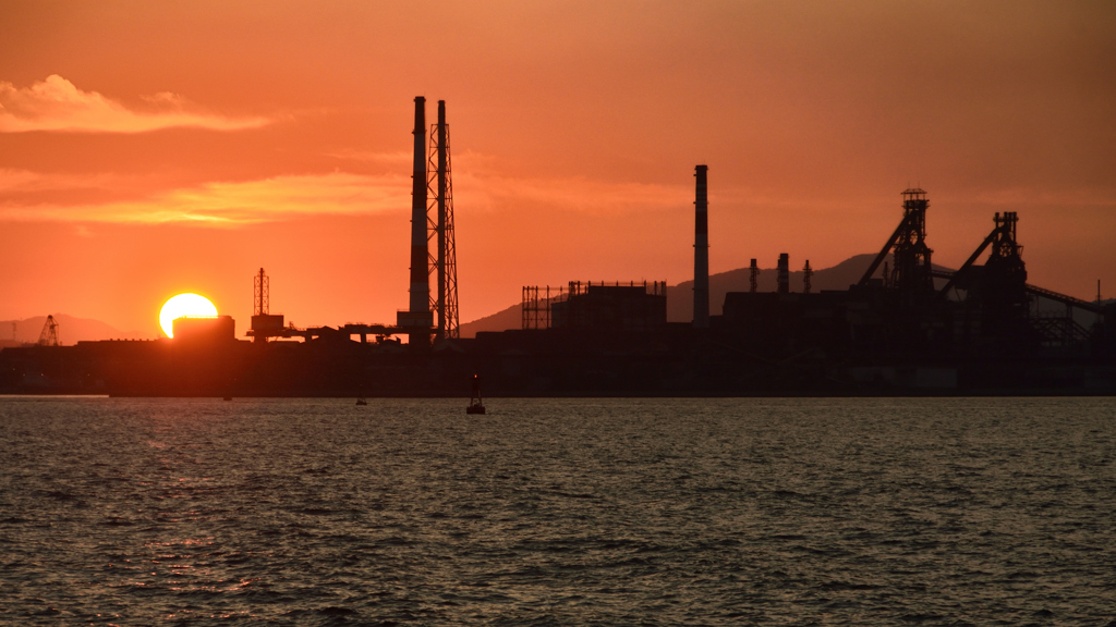 関門海峡2022　10月-1　製鐵所の夕景