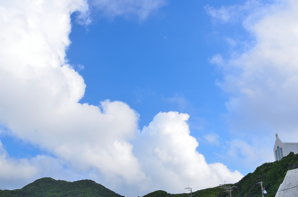 勝浦浜2023　8月　チャペルと夏雲