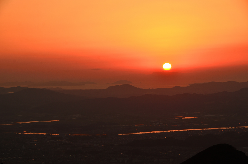 皿倉山2022　2月-4　夕陽と遠賀川