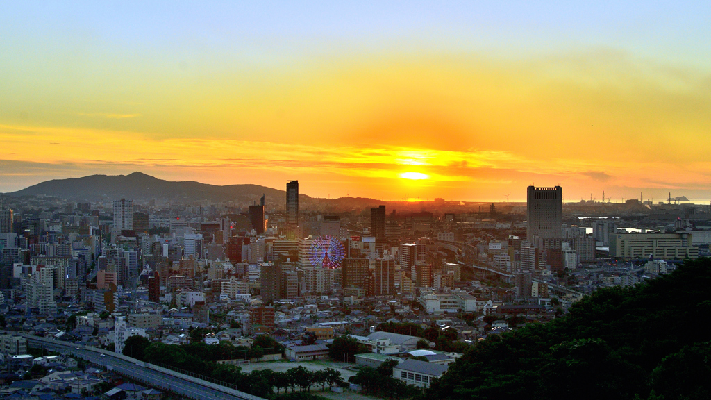 Ｋ市2021　7月-2　都市と夕焼け