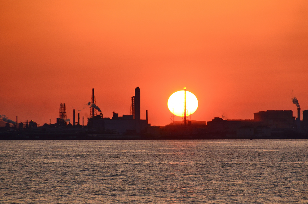関門海峡2021　4月-2　夕陽と煙突