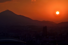 Ｋ市2020　10月-2　夕陽と皿倉山