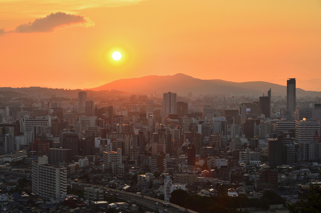 Ｋ市2020　夏　都市と夕陽