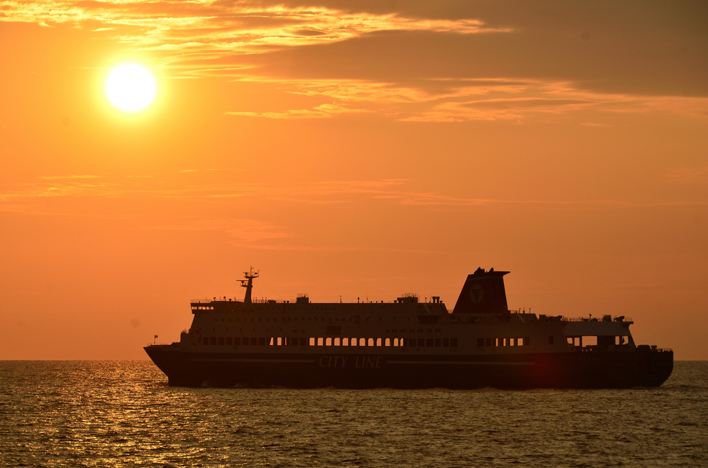 新門司2024　冬-01　朝陽と共に新しき門出