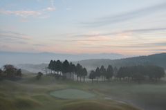 阿蘇2019　晩秋　　朝もやの18番ｸﾞﾘｰﾝ