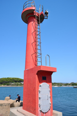 柏原漁港2021　五月晴と赤灯台