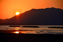 あしや海岸2022　11月-5　夕陽と湯川山