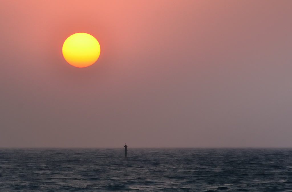 鐘岬2021　2月-9　夕陽と航路標識