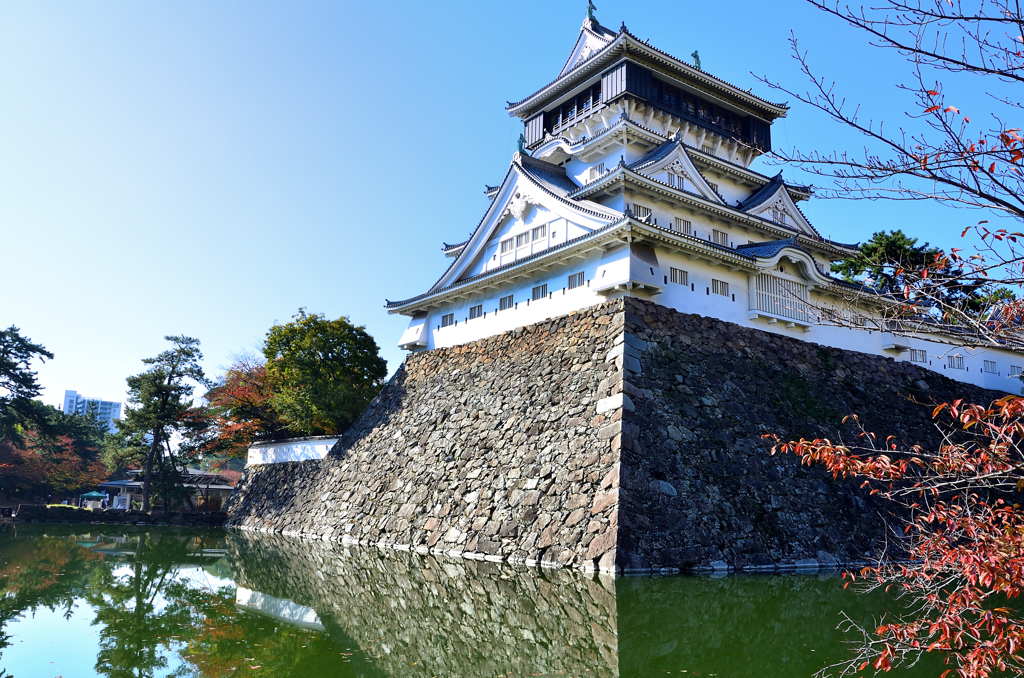小倉城2022　11月-1　天守閣とお濠