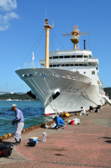 関門海峡2019-1　釣り人と銀河丸