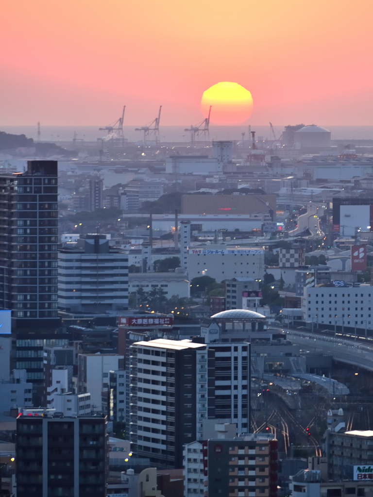 Ｋ市2022　5月-7　夕陽と小倉駅周辺