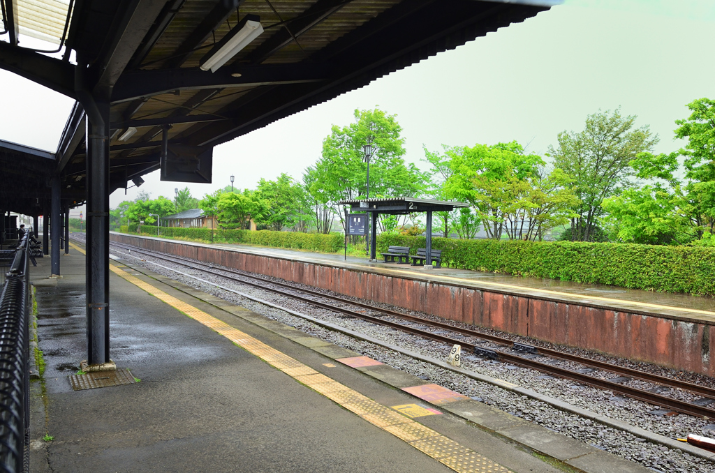 阿蘇駅2022-1　雨のプラットホーム