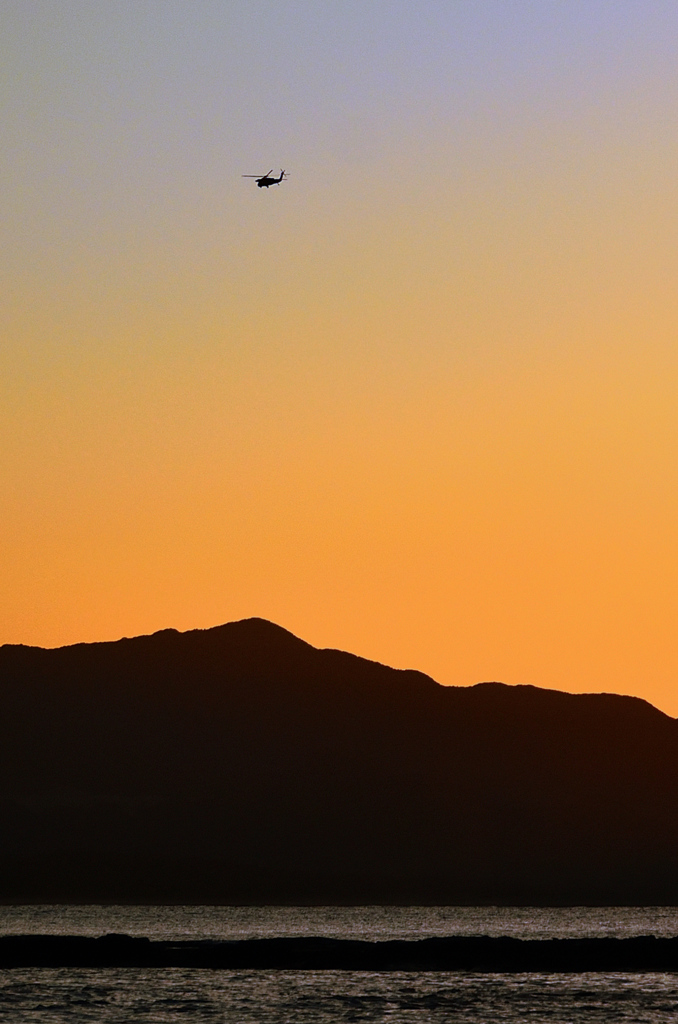 狩尾岬2020　12月-6　孔大寺山夕景とヘリコプター