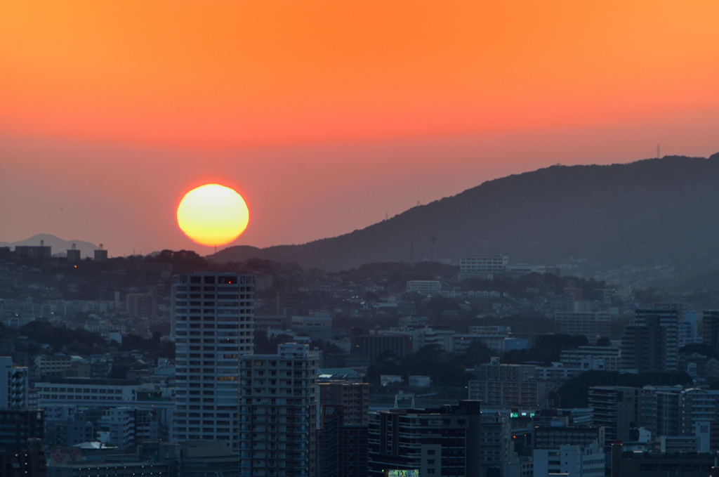 K市2022　4月　石峰山稜線と夕陽