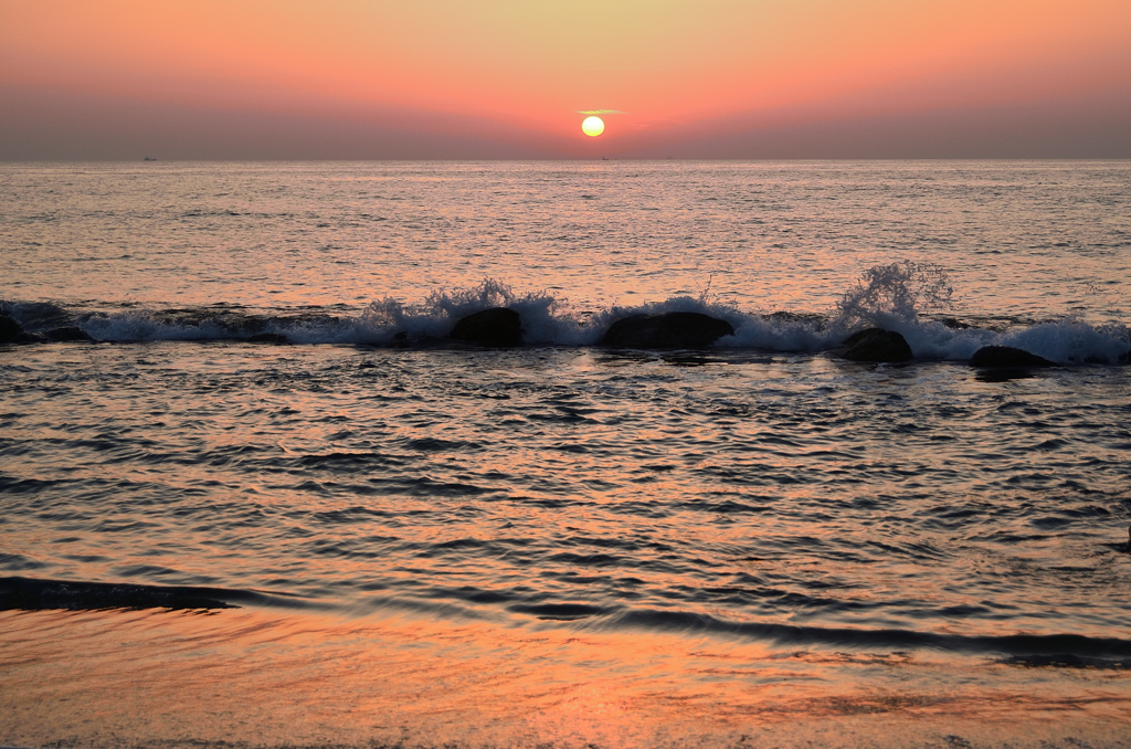 櫻井二見が浦2021　4月　夕陽と渚