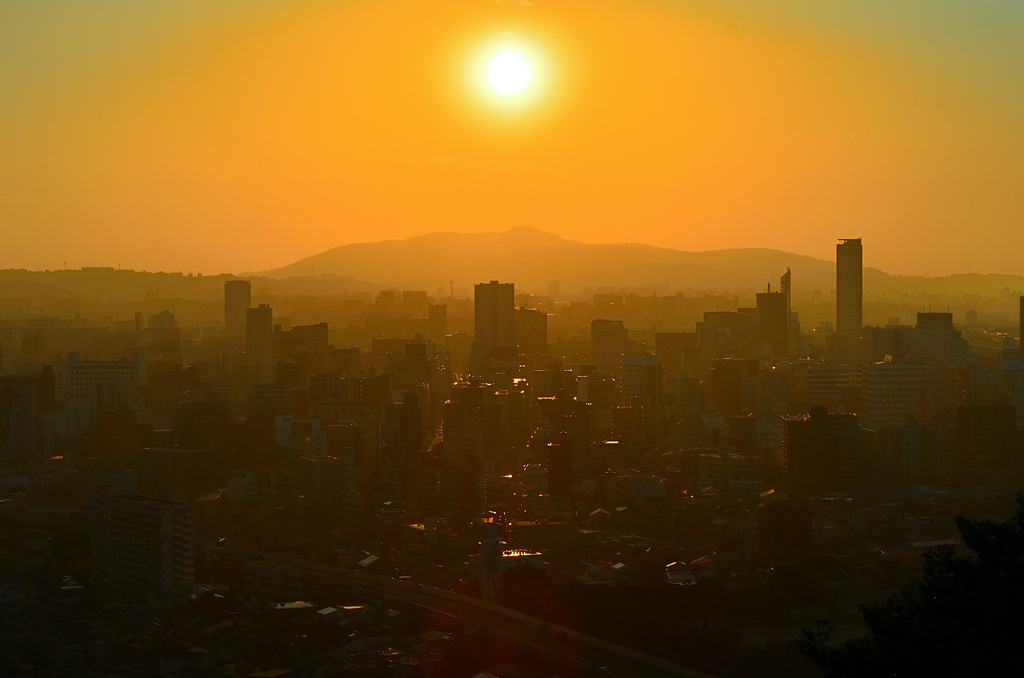 Ｋ市2020　8月-1　夕陽と光の道①