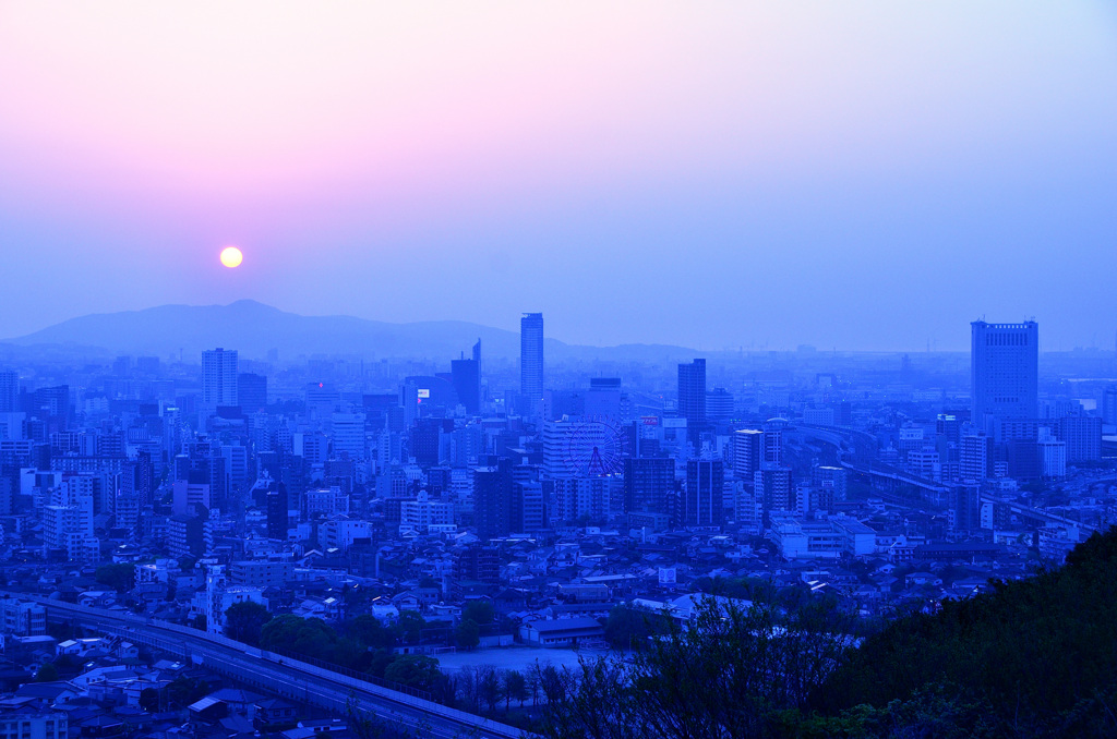 Ｋ市2019　4月-4　夕陽と都市