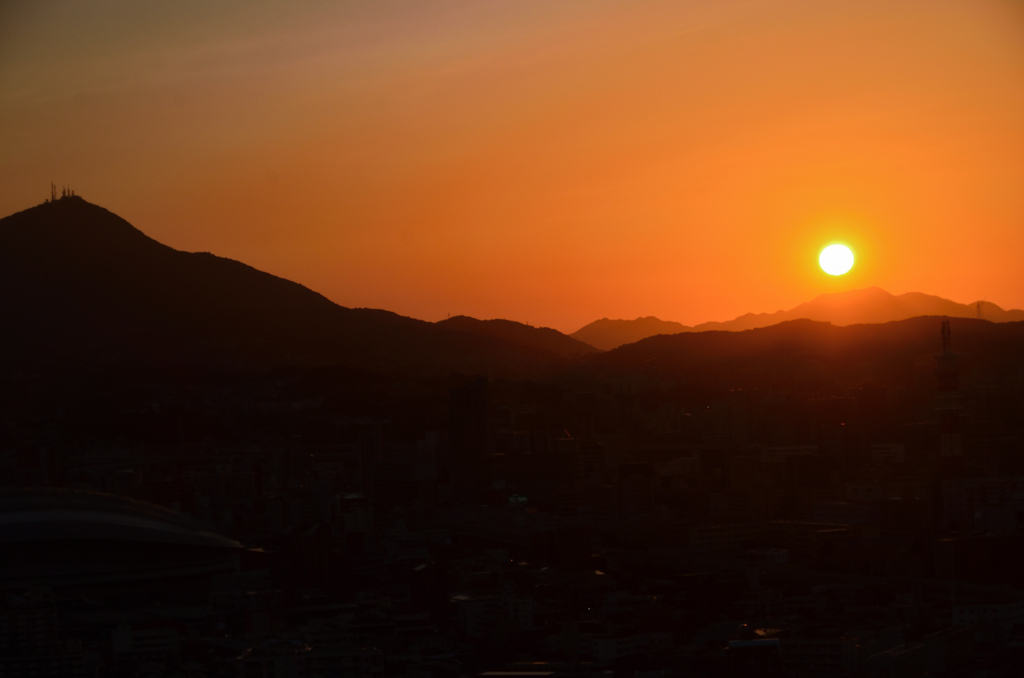 Ｋ市2021　10月-3　皿倉山と夕陽