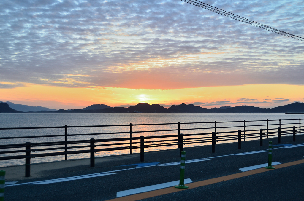 海の中道2020-5　鱗雲とﾌｪﾝｽ　