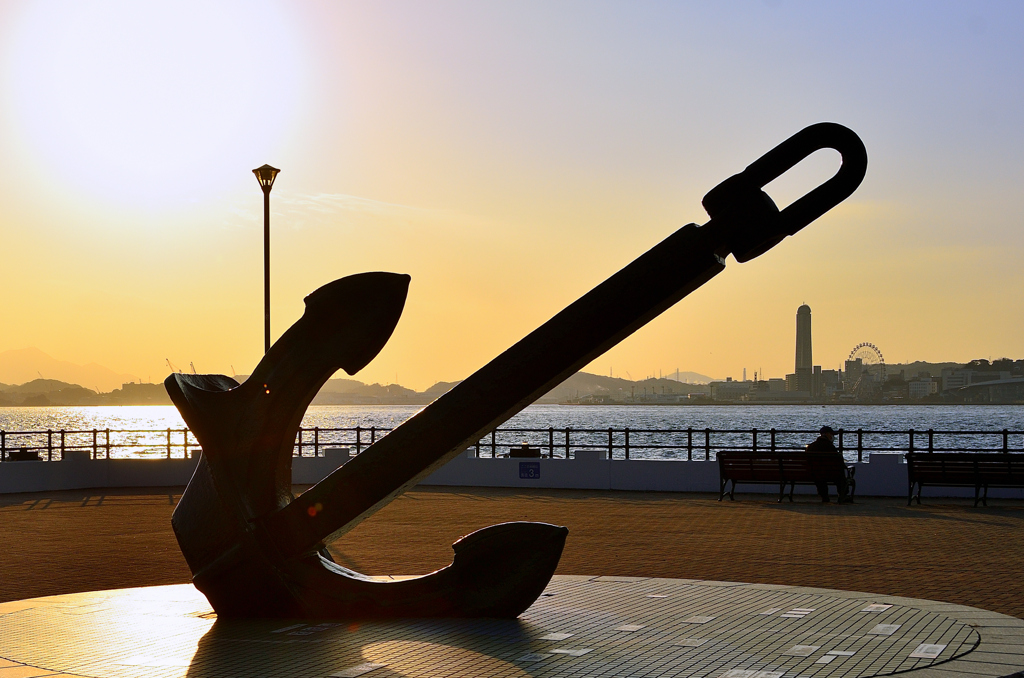 門司港2023　冬-01　黄昏　碇のオブジェ