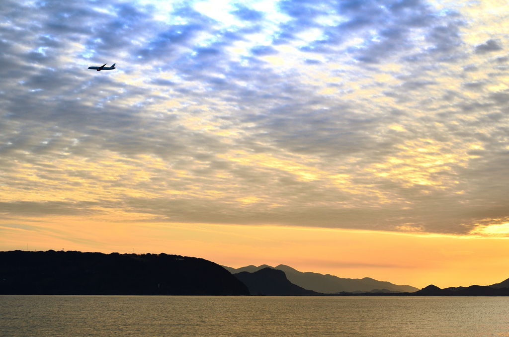 海の中道2020-5　鱗雲と旅客機