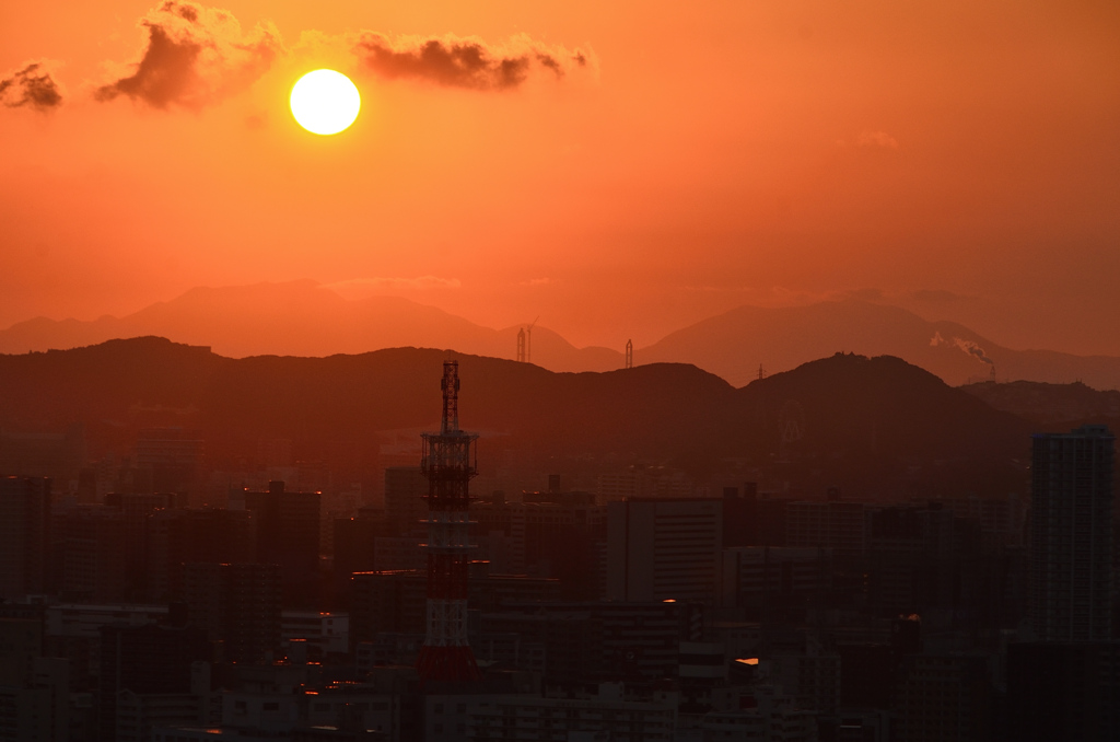 Ｋ市2021　10月-2　夕陽と電波塔