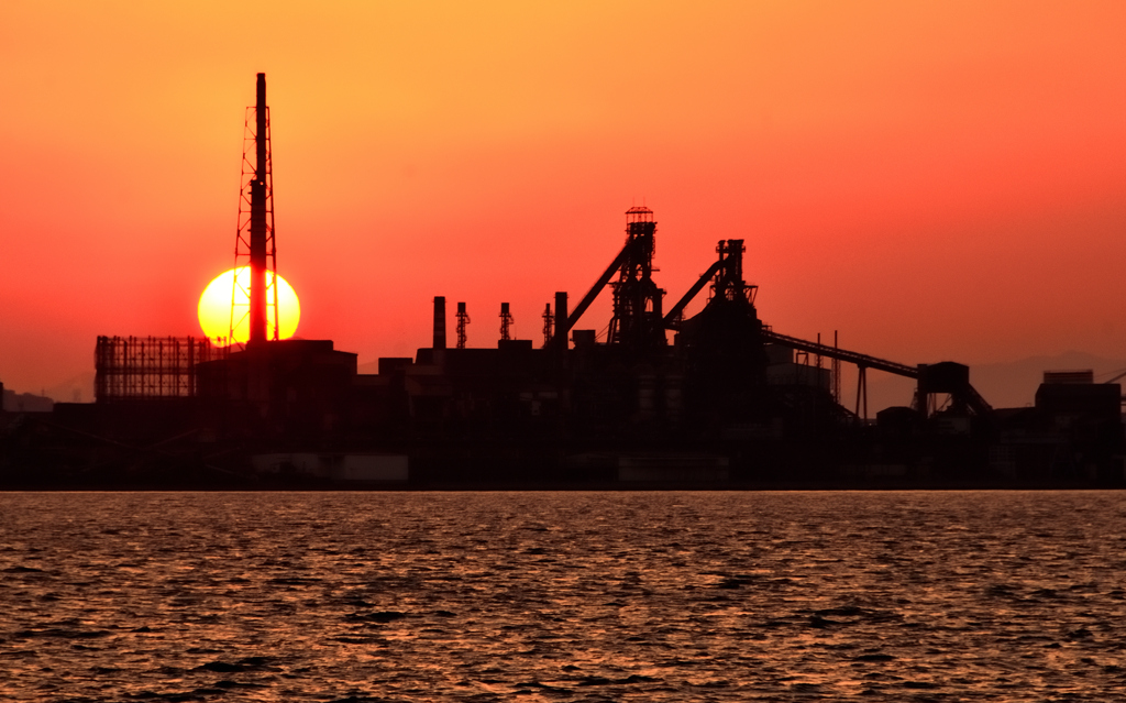 関門海峡2022　2月-2　高炉と夕陽