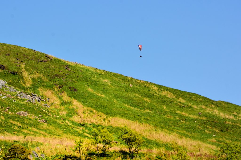 平尾台2022　5月-1　茶ケ床園地　パラグライダー