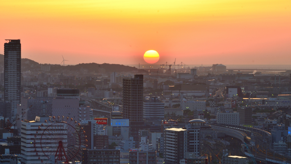 Ｋ市2019　5月-01　都市と夕陽