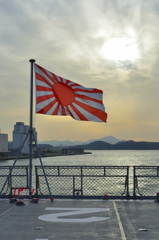 補給艦ましゅう2019-2　夕日と旭日(朝日)旗
