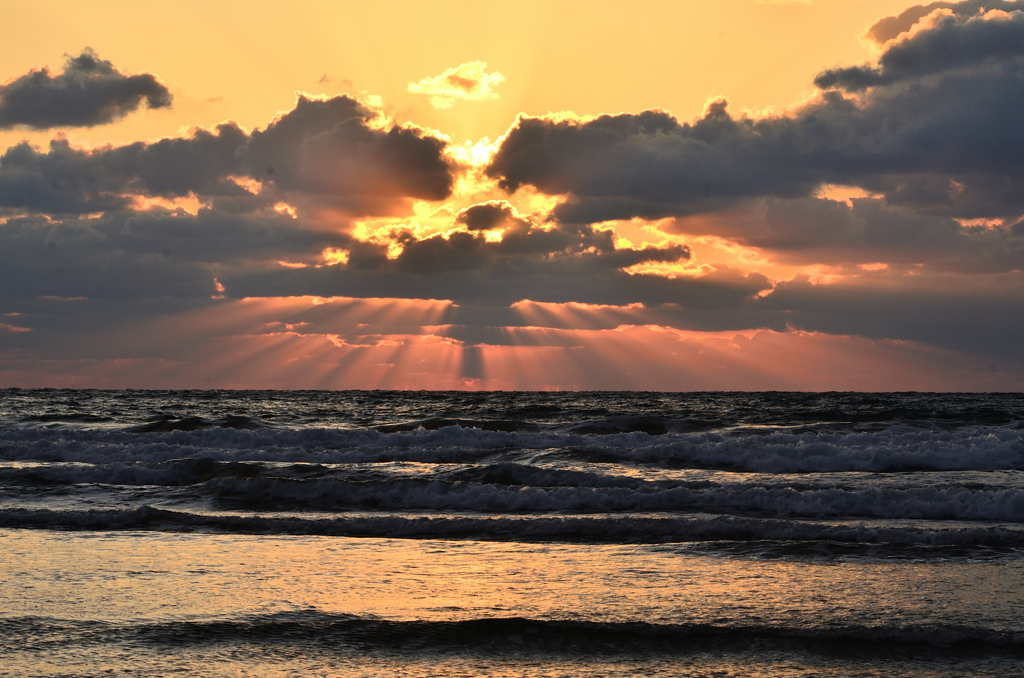 稲佐の浜2020　11月-1　夕陽と光芒①