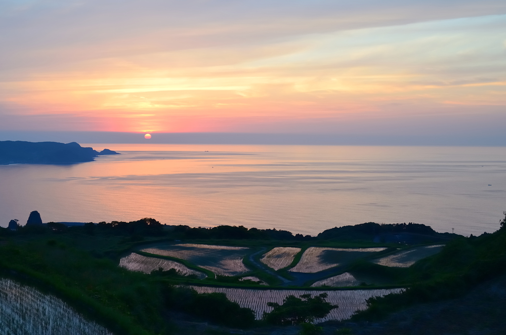 東後畑棚田2022　6月-6　夕陽と棚田