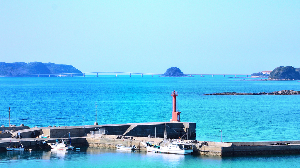 角島2022　4月　角島大橋と赤灯台