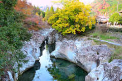 猿飛千壺峡2022　秋-1　紅葉と甌穴群①
