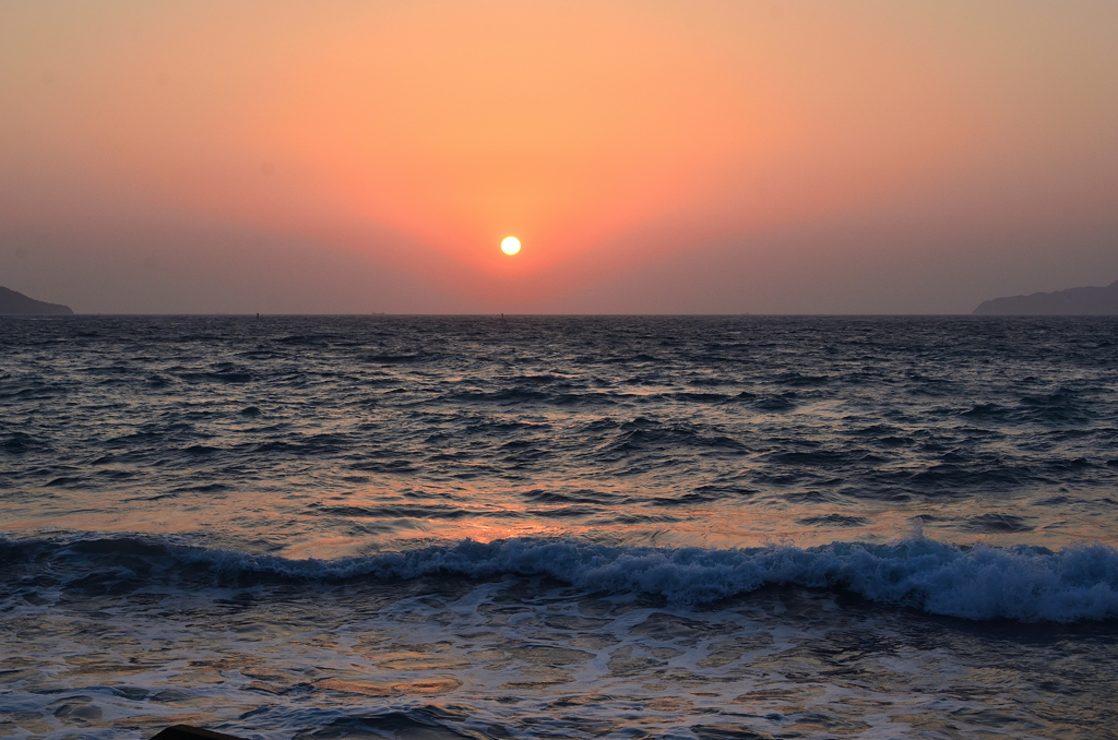 鐘岬2021　冬の海-03　夕陽と寄せる浪