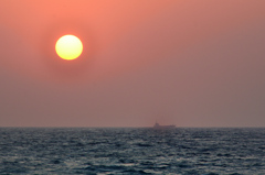 鐘岬2021　2月-6　夕陽と貨物船