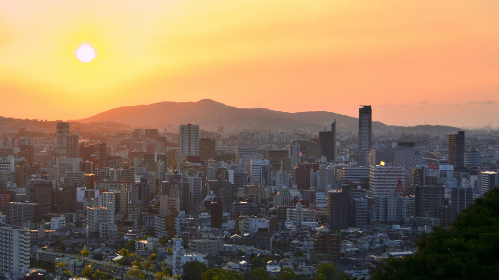 Ｋ市2021　4月　夕陽と石峰山