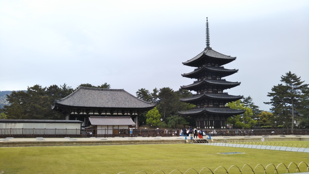 興福寺国宝館と五重の塔