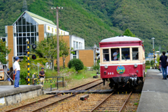 廃駅で走るふるさと号