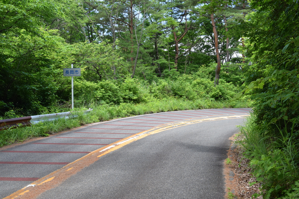 弥彦山スカイライン野積 ⇔ 猿ヶ馬場ゲート間の長岡市と弥彦村の境界
