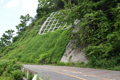 弥彦山スカイラインで2019年07月に崩れた斜面_3